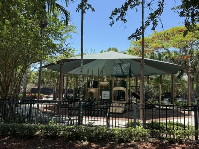 692 W Palm Aire Drive, Pompano Beach, FL 33069 Photo