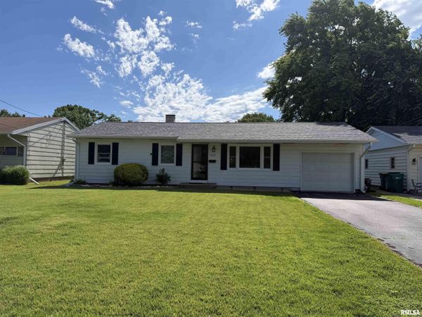 903 HARRISON Street, Galesburg, IL 61401