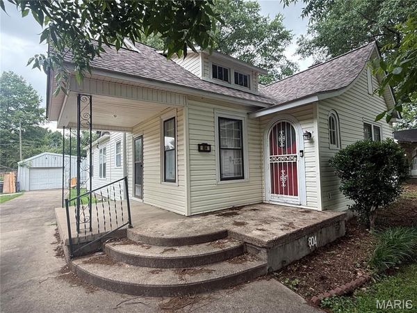 804 Ferguson Avenue , Caruthersville, MO 63830