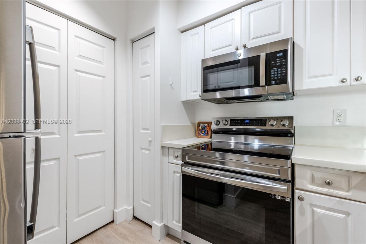 17100 N Bay Rd , Unit 1414, Sunny Isles Beach, FL 33160 Photo
