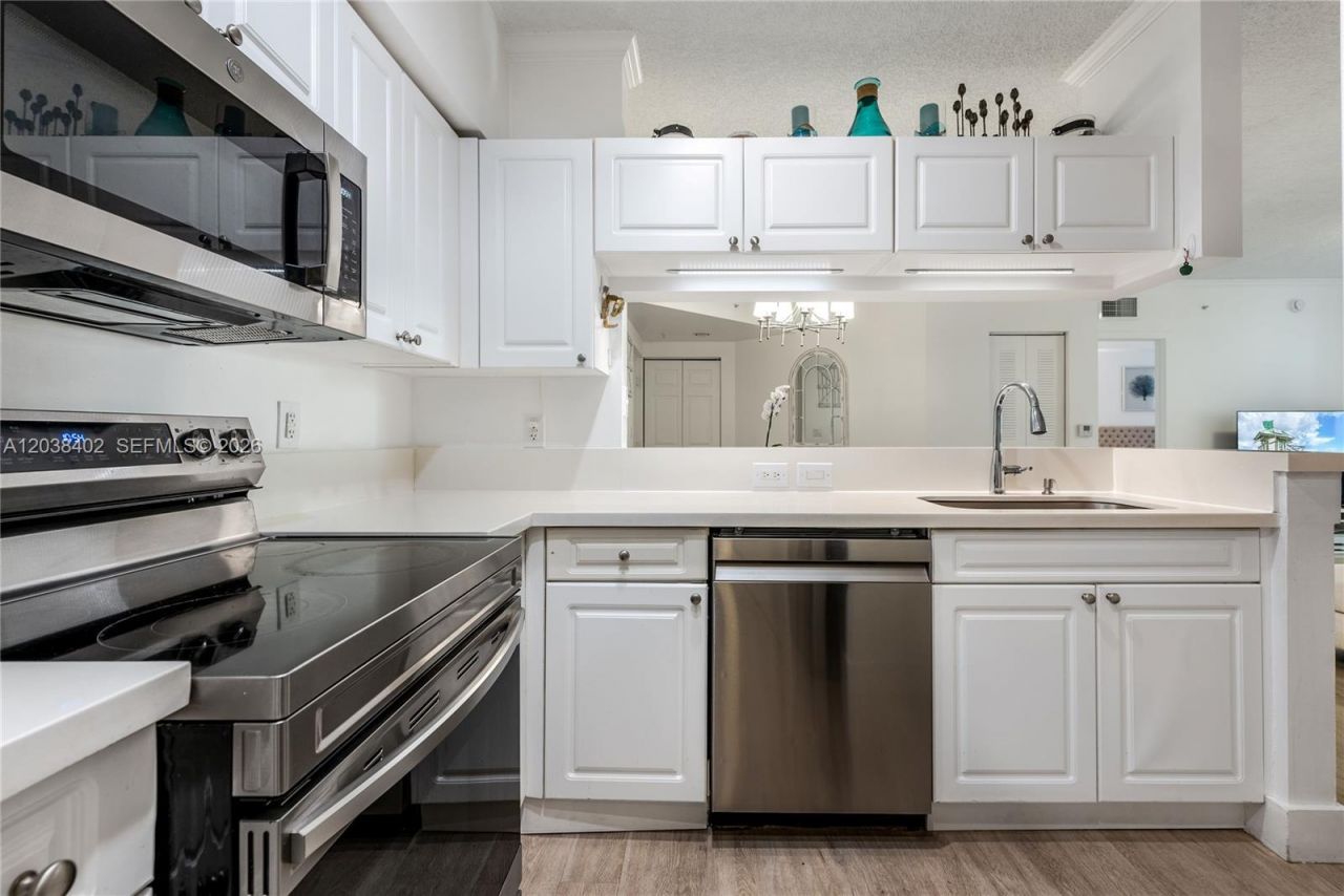 17100 N Bay Rd , Unit 1414, Sunny Isles Beach, FL 33160 Photo
