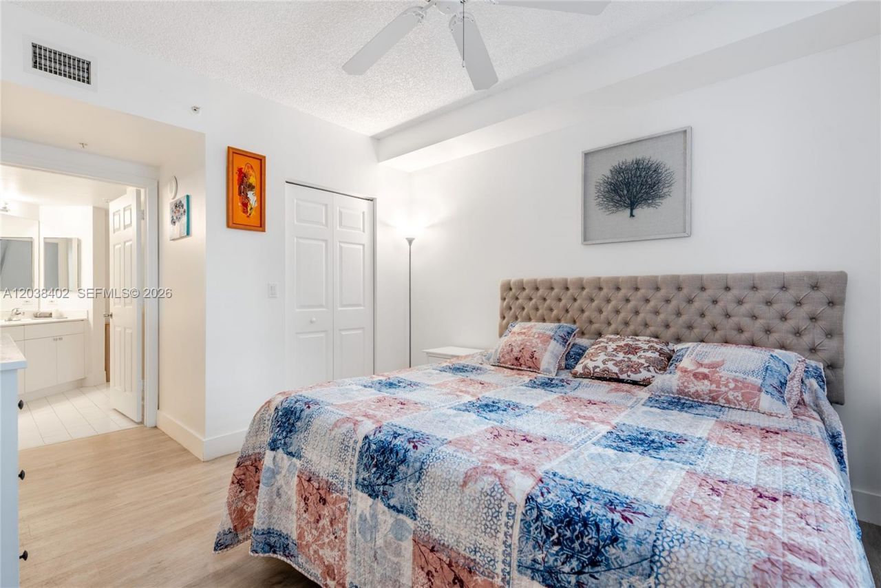 17100 N Bay Rd , Unit 1414, Sunny Isles Beach, FL 33160 Photo
