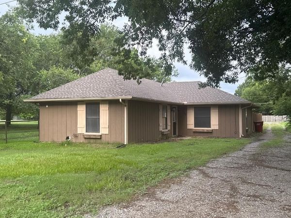 513 S Carter Street, Whitewright, TX 75491