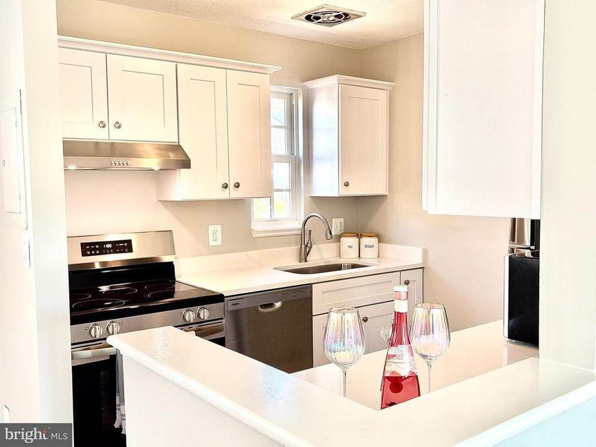 1708 W Abingdon Drive, Unit 301, Alexandria, VA 22314 Main Photo