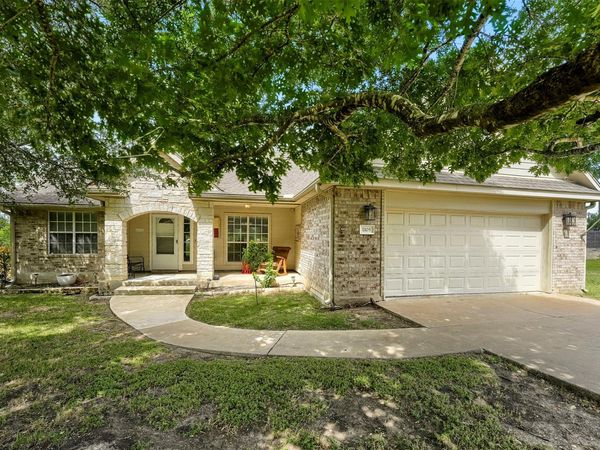 1105 2nd ST, Jarrell, TX 76537