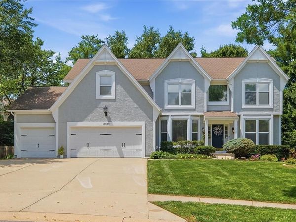 13848 Pembroke Drive, Leawood, KS 66224