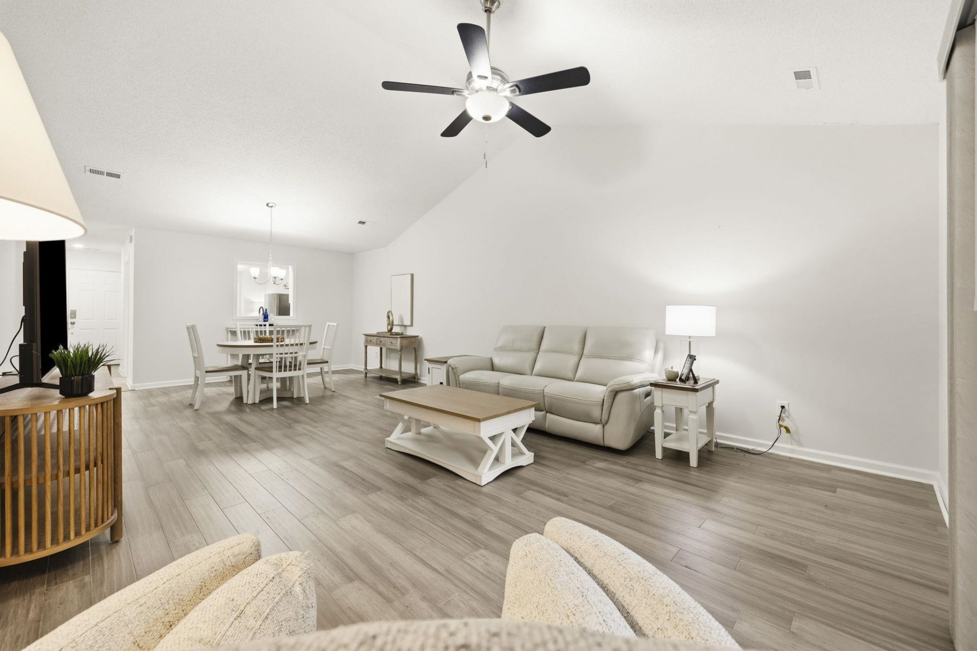 4508 Greenbriar Dr.  Photo 5