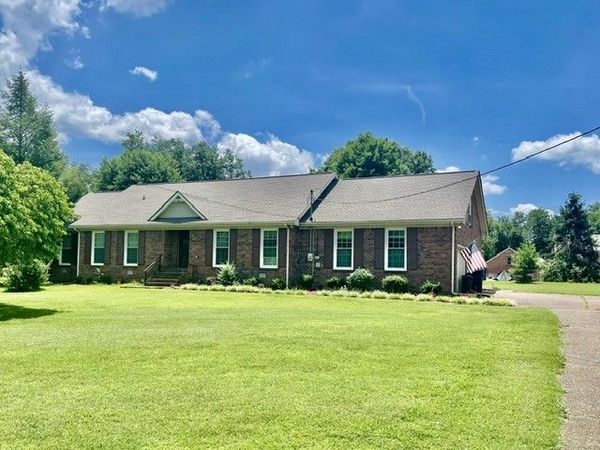 112 Arrowhead Dr , Hendersonville, TN 37075