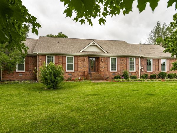 112 Arrowhead Dr , Hendersonville, TN 37075