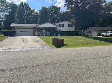 8639 Candlewood Avenue NW, North Canton, OH 44720