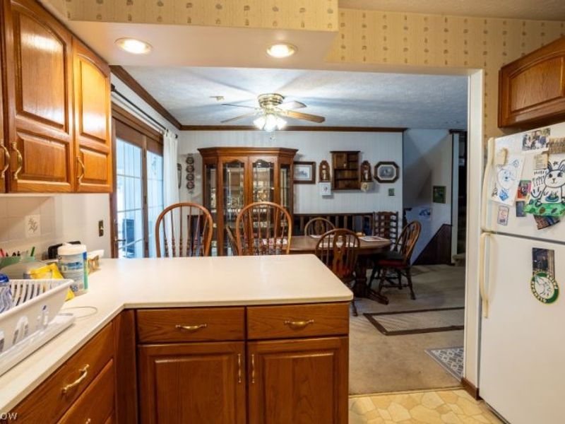 8639 Candlewood Avenue NW, North Canton, OH 44720 Photo 11