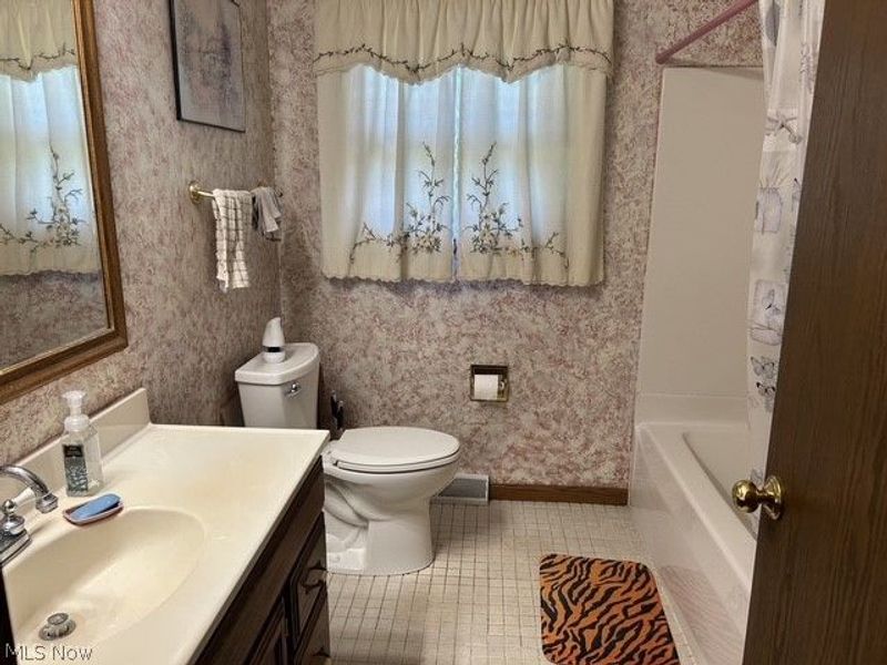 8639 Candlewood Avenue NW, North Canton, OH 44720 Photo 12