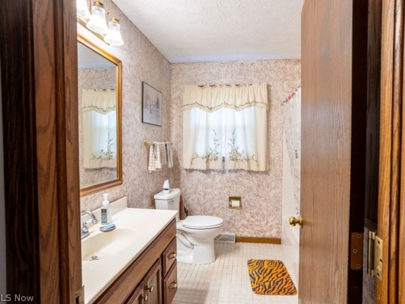 8639 Candlewood Avenue NW, North Canton, OH 44720 Photo 16
