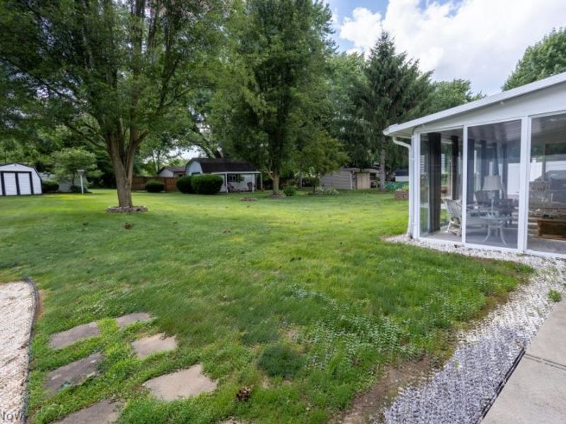 8639 Candlewood Avenue NW, North Canton, OH 44720 Photo 4