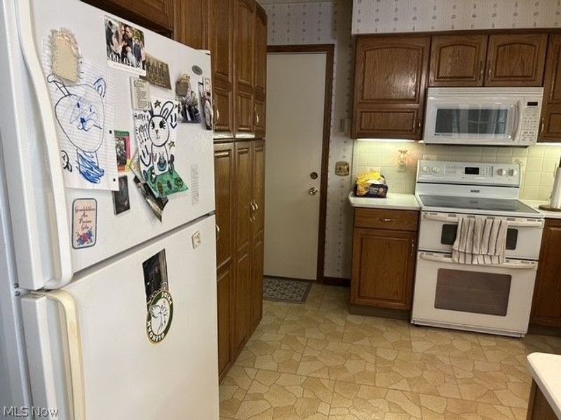 8639 Candlewood Avenue NW, North Canton, OH 44720 Photo 8