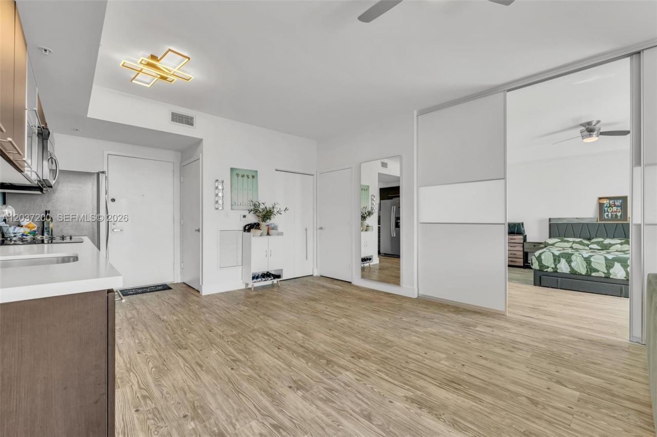 90 SW 3rd St , Unit 4303, Miami, FL 33130 Photo