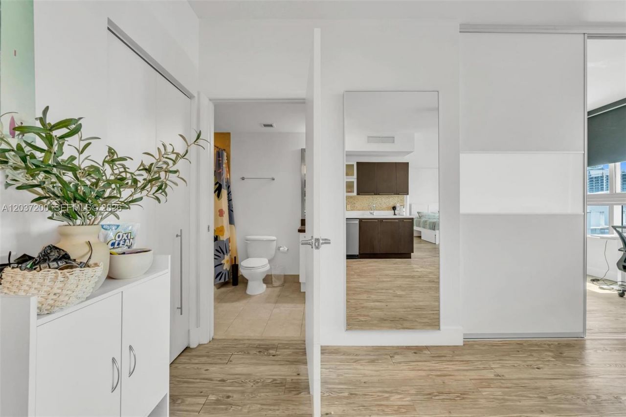 90 SW 3rd St , Unit 4303, Miami, FL 33130 Photo