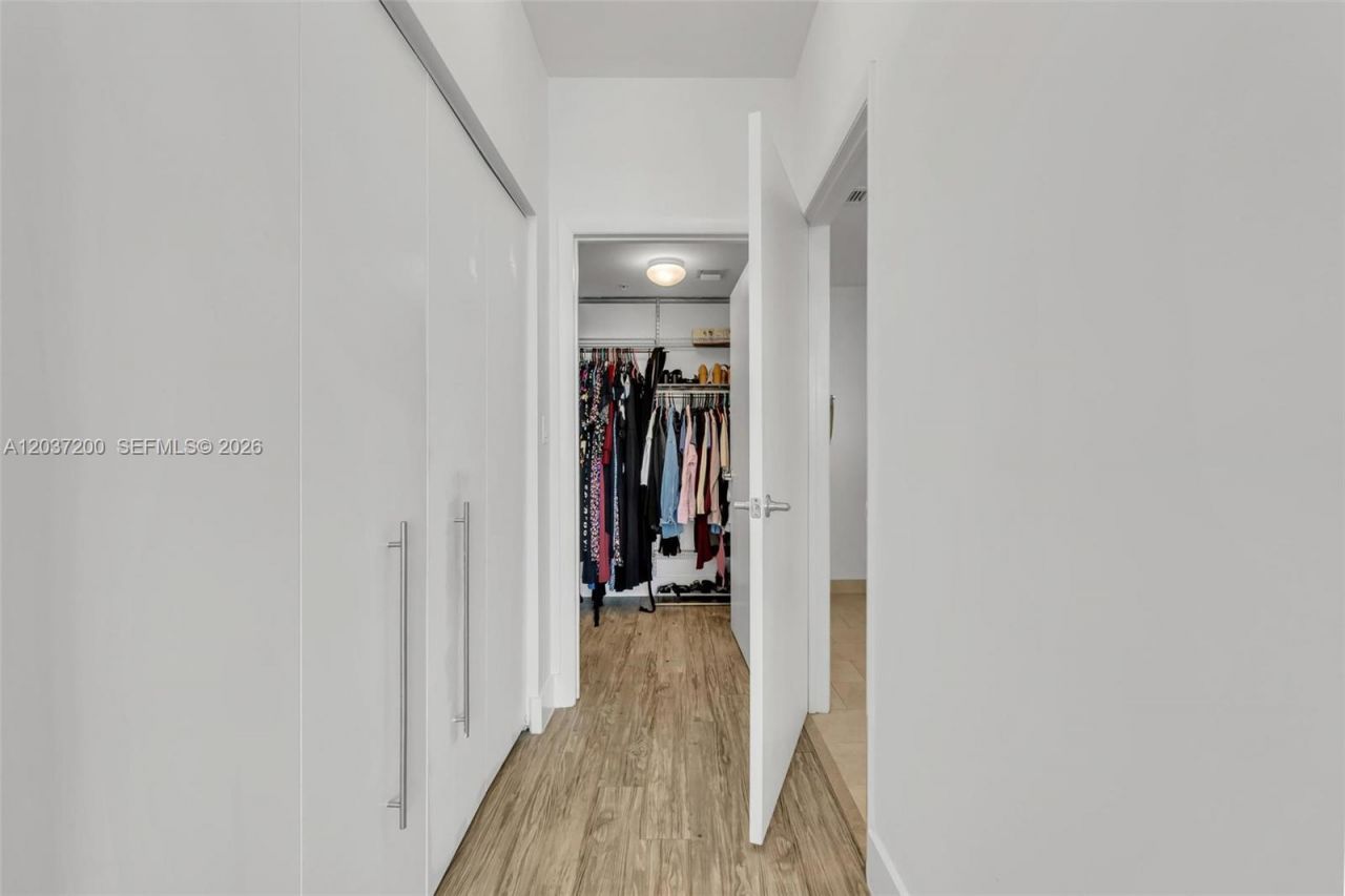 90 SW 3rd St , Unit 4303, Miami, FL 33130 Photo