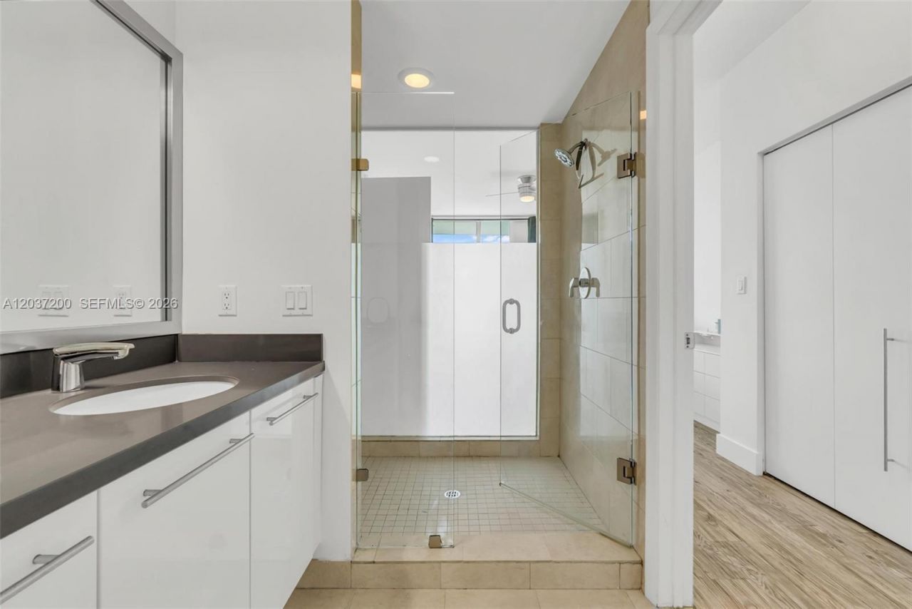 90 SW 3rd St , Unit 4303, Miami, FL 33130 Photo