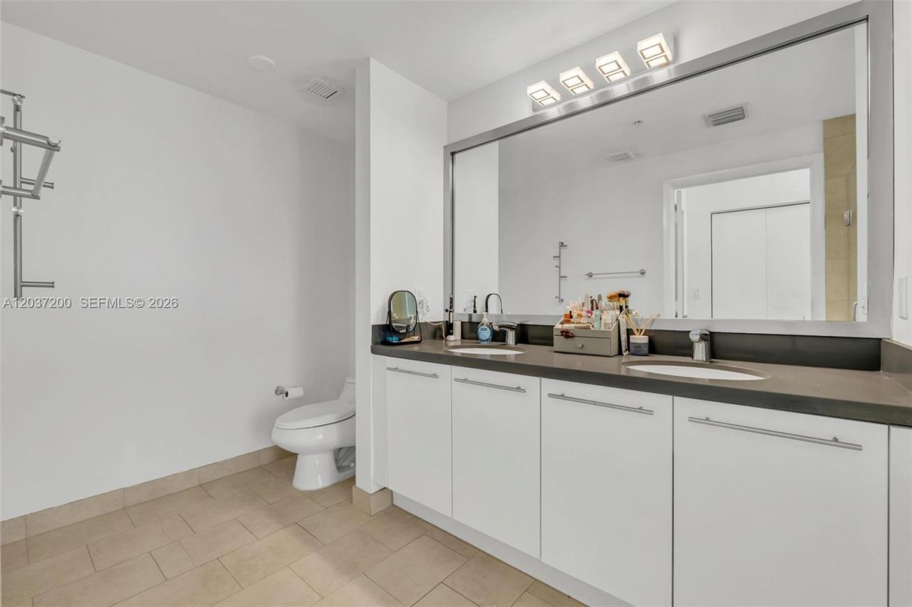 90 SW 3rd St , Unit 4303, Miami, FL 33130 Photo