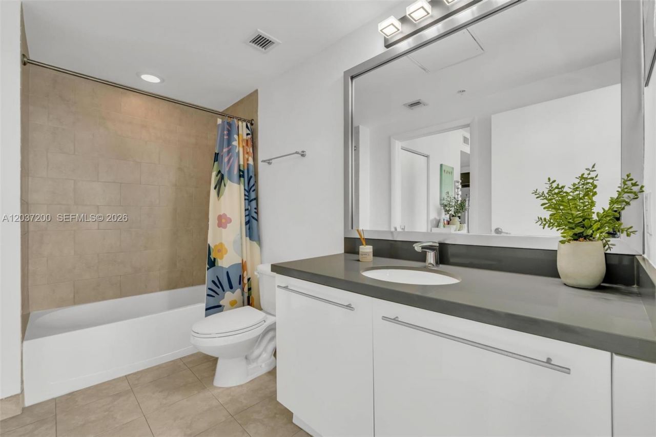 90 SW 3rd St , Unit 4303, Miami, FL 33130 Photo