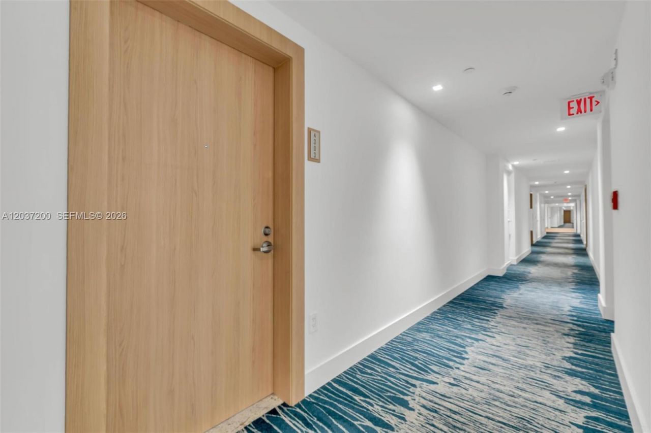 90 SW 3rd St , Unit 4303, Miami, FL 33130 Photo