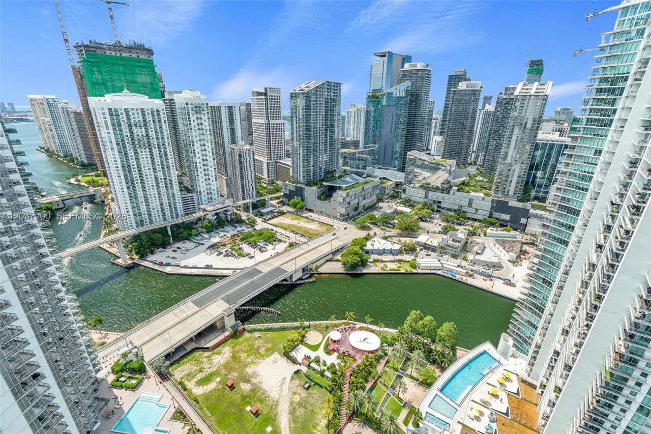 90 SW 3rd St , Unit 4303, Miami, FL 33130 Photo