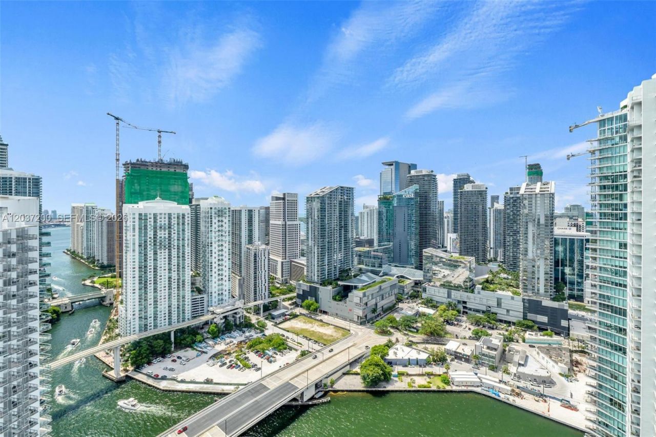 90 SW 3rd St , Unit 4303, Miami, FL 33130 Photo