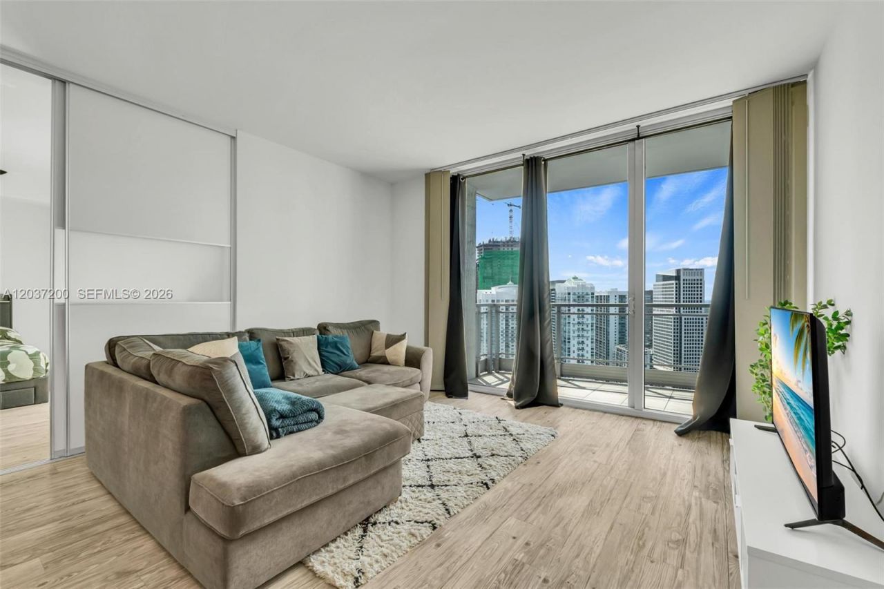 90 SW 3rd St , Unit 4303, Miami, FL 33130 Photo