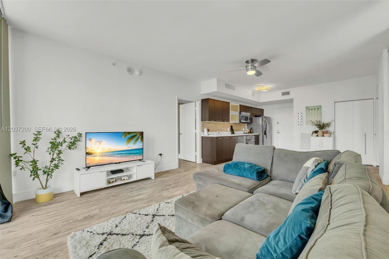 90 SW 3rd St , Unit 4303, Miami, FL 33130 Photo