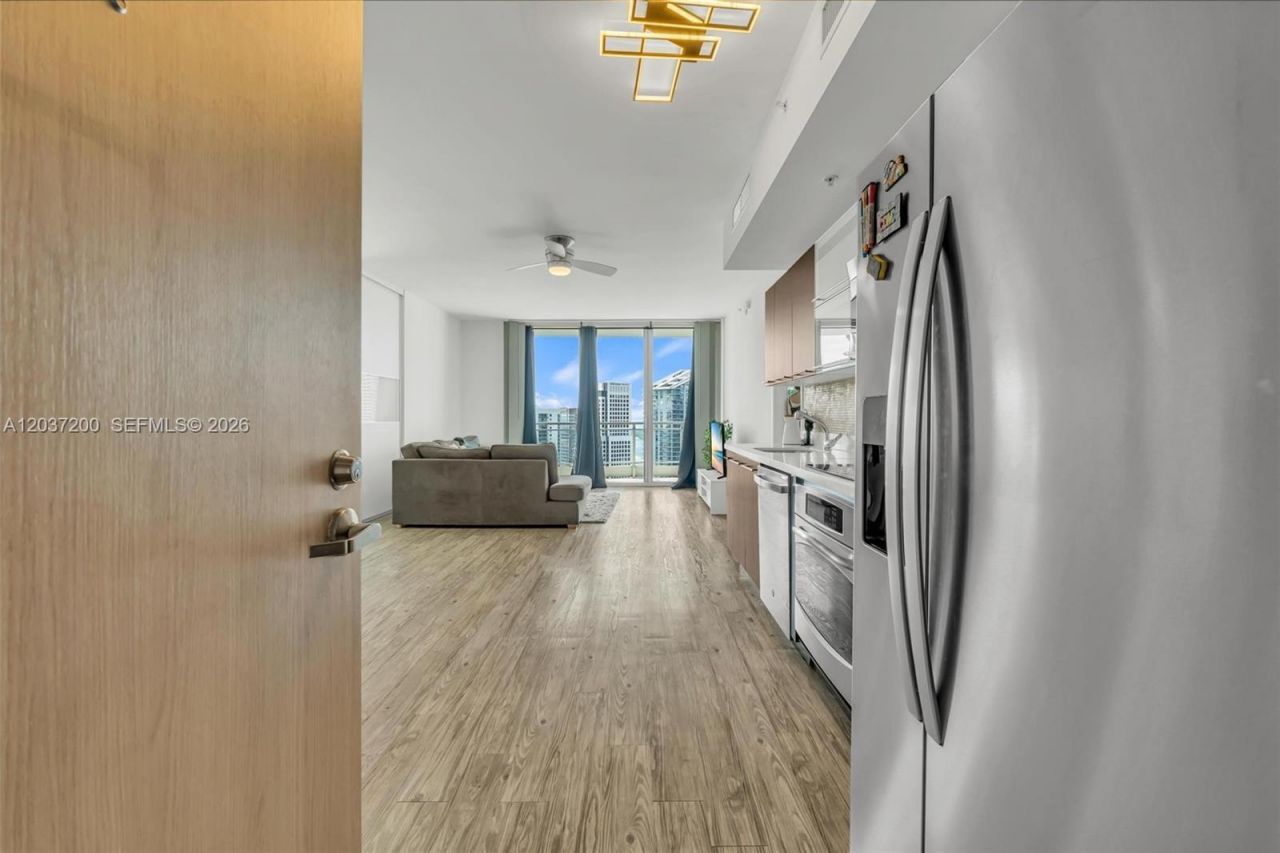 90 SW 3rd St , Unit 4303, Miami, FL 33130 Photo