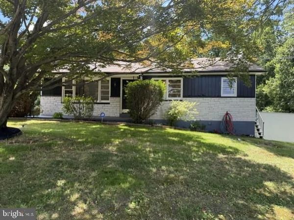 864 CHESTNUT STREET, DOUGLASSVILLE, PA 19518