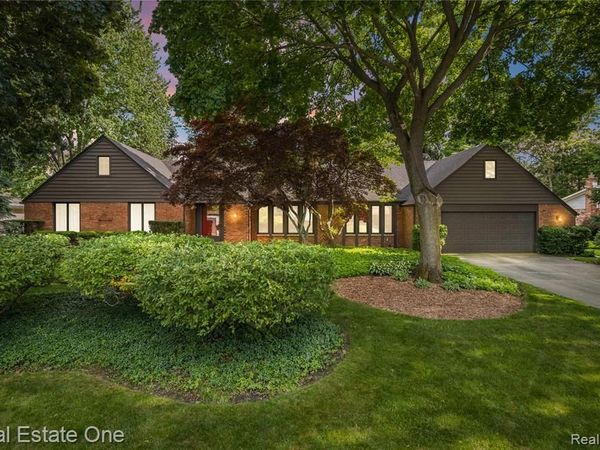 28330 E Blom Drive, Harrison Twp, MI 48045