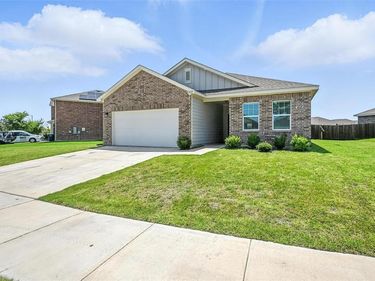 1637 Escondido Drive, Fort Worth, TX 76052
