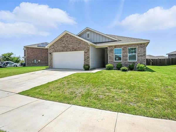 1637 Escondido Drive, Fort Worth, TX 76052