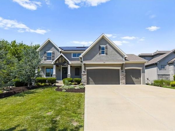 9106 W 165th Terrace, Overland Park, KS 66085