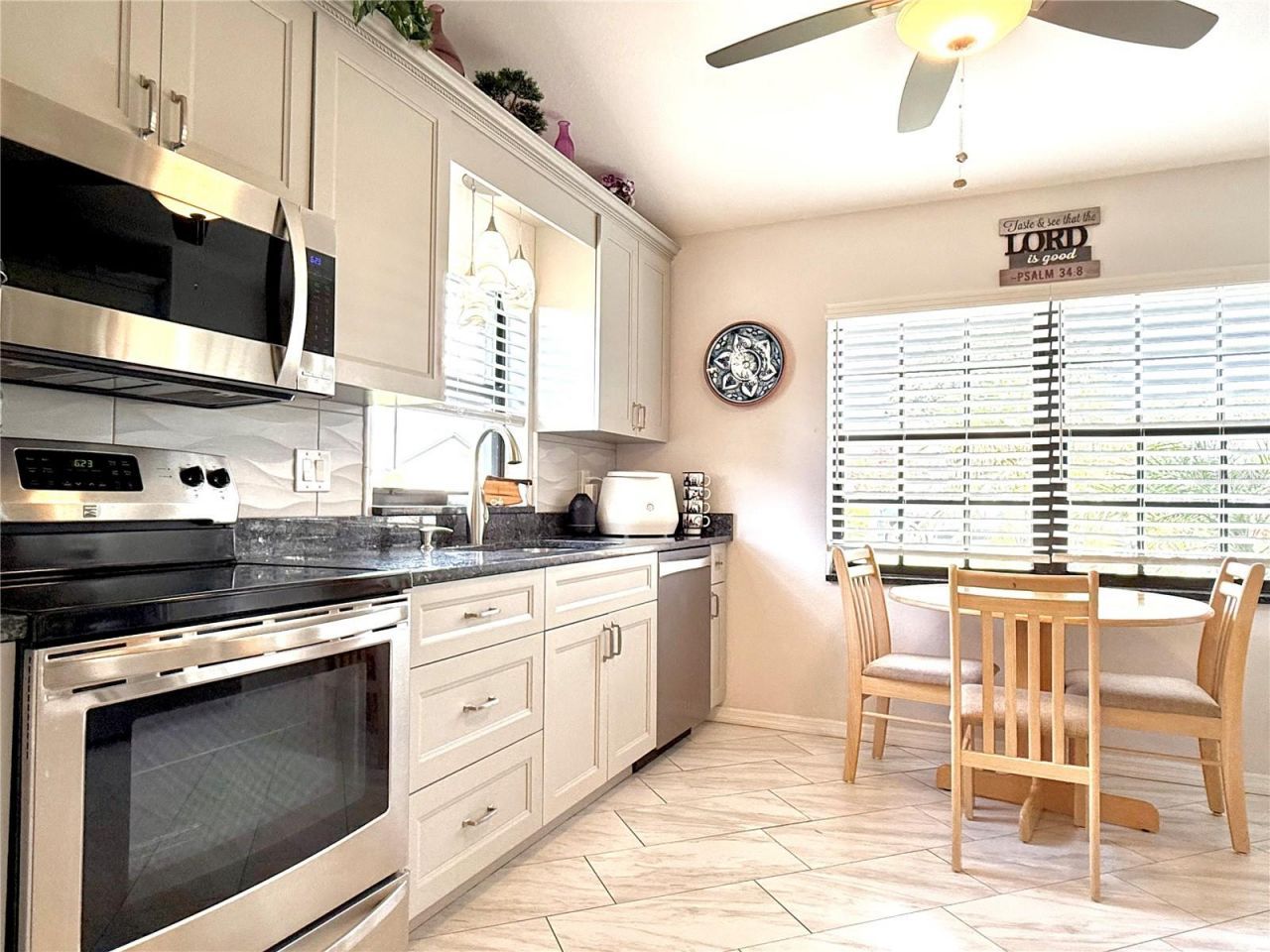 1742 W Orangewood Place , Avon Park, FL 33825 Photo
