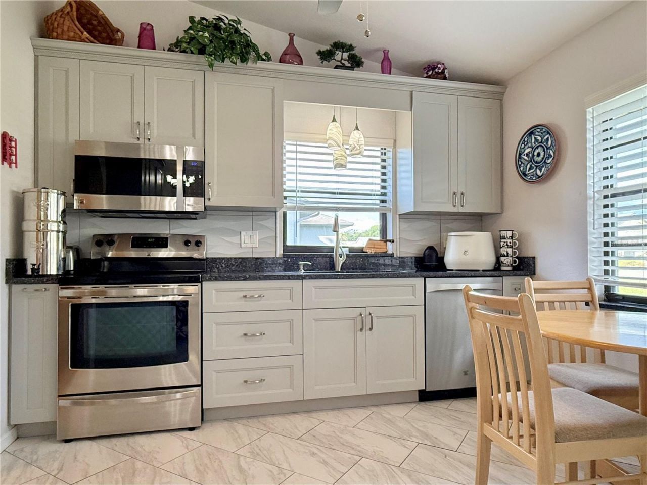 1742 W Orangewood Place , Avon Park, FL 33825 Photo