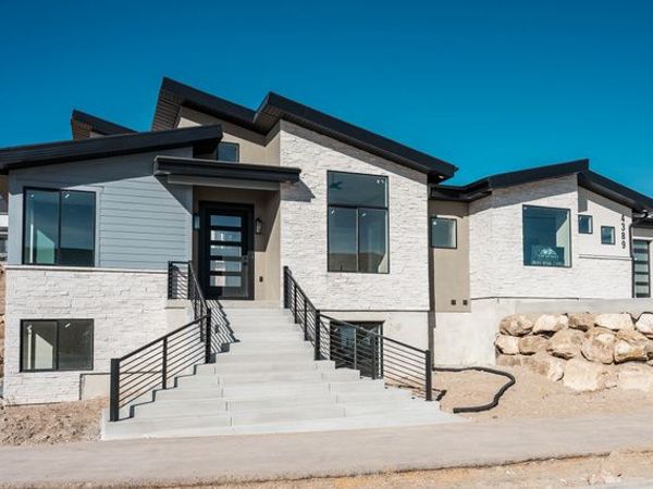 68 N LIONS HEAD DR , Washington, UT 84780