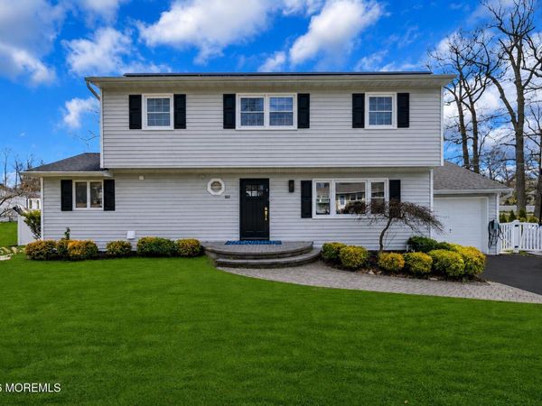 522 W Lincoln Avenue, Oakhurst, NJ 07755