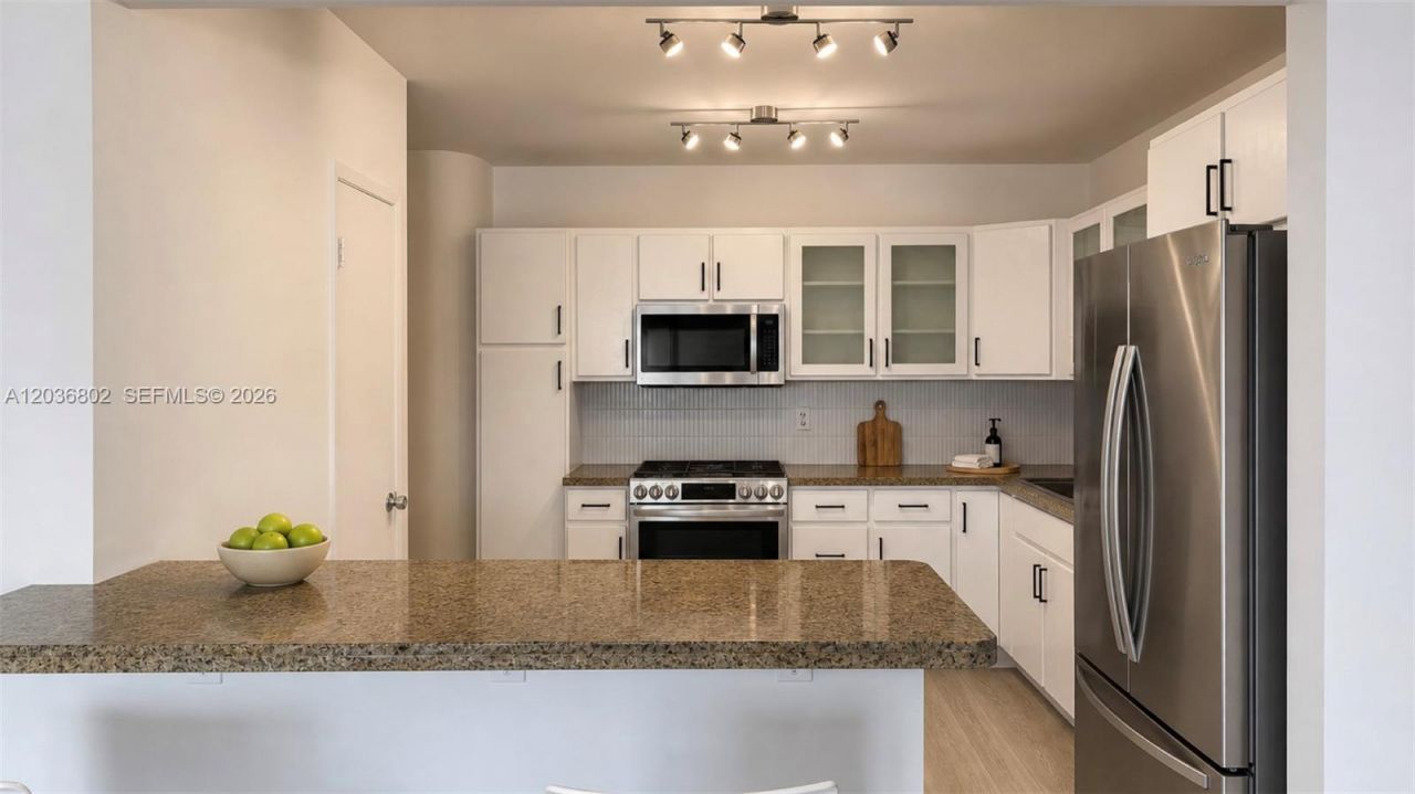 900 Bay Dr, Unit 424, Miami Beach, FL 33141 Photo