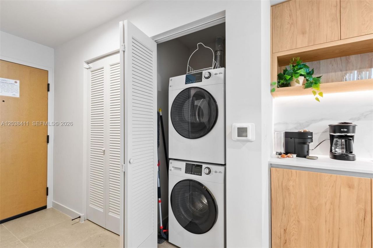 11 NE 6th St, Unit 2406, Miami, FL 33132 Photo