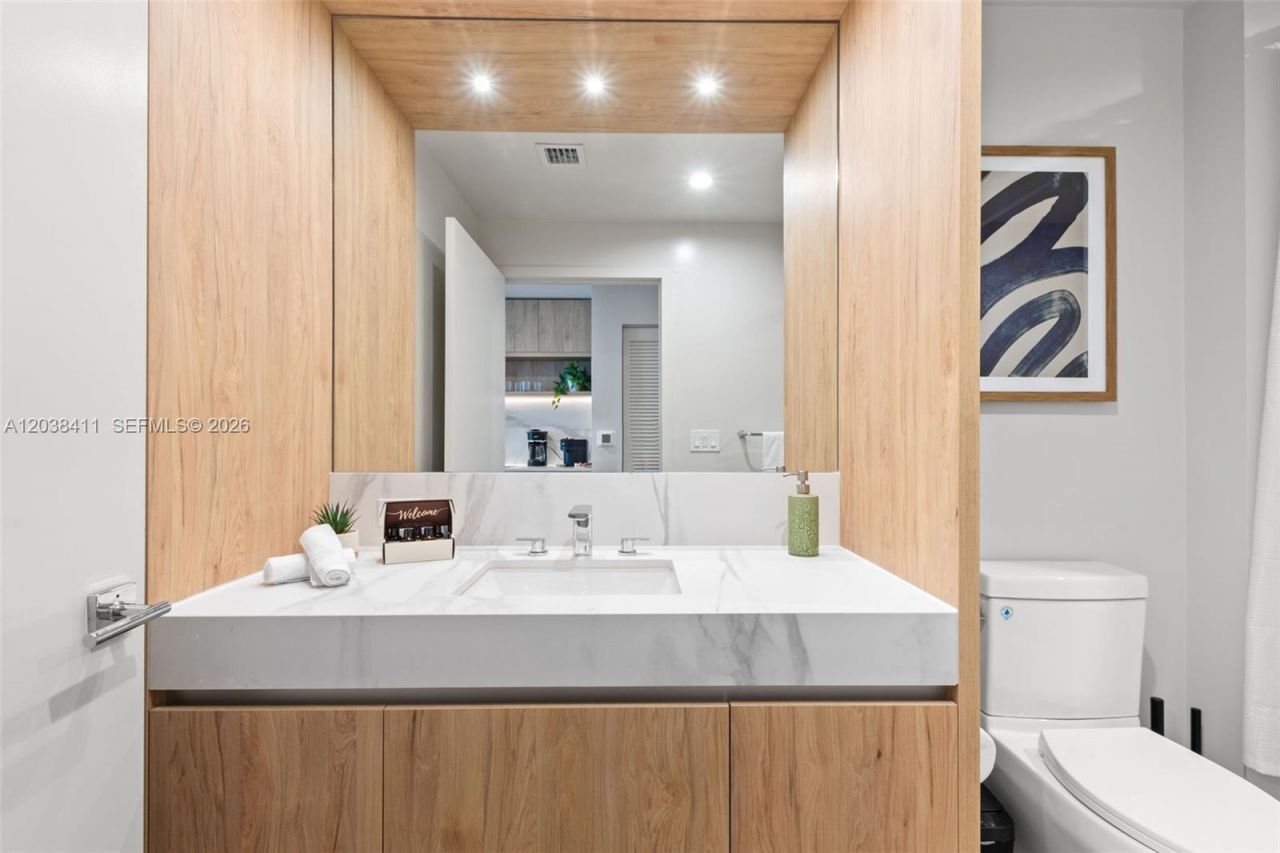 11 NE 6th St, Unit 2406, Miami, FL 33132 Photo
