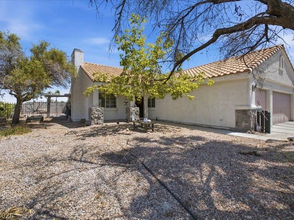 101 Aruba Isle Drive, Henderson, NV 89002
