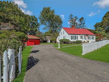 147 N Country Road, Mount Sinai, NY 11766