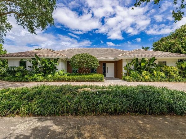 2021 NE 212th St , Miami, FL 33179