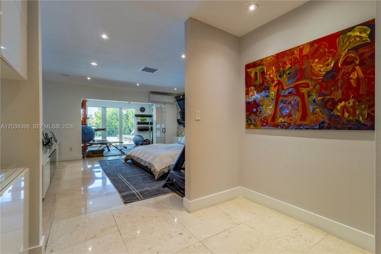 2021 NE 212th St , Miami, FL 33179 Photo