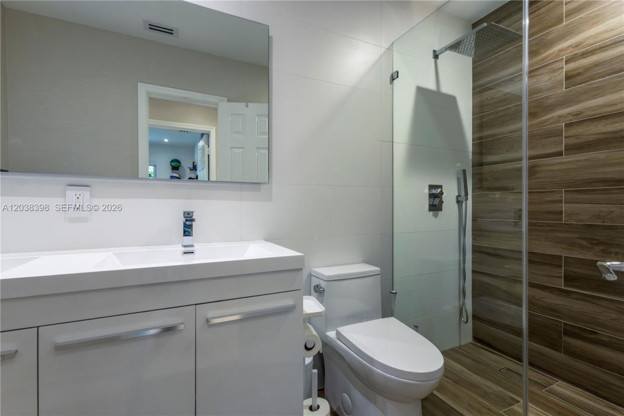 2021 NE 212th St , Miami, FL 33179 Photo