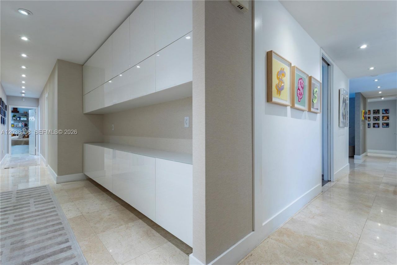 2021 NE 212th St , Miami, FL 33179 Photo