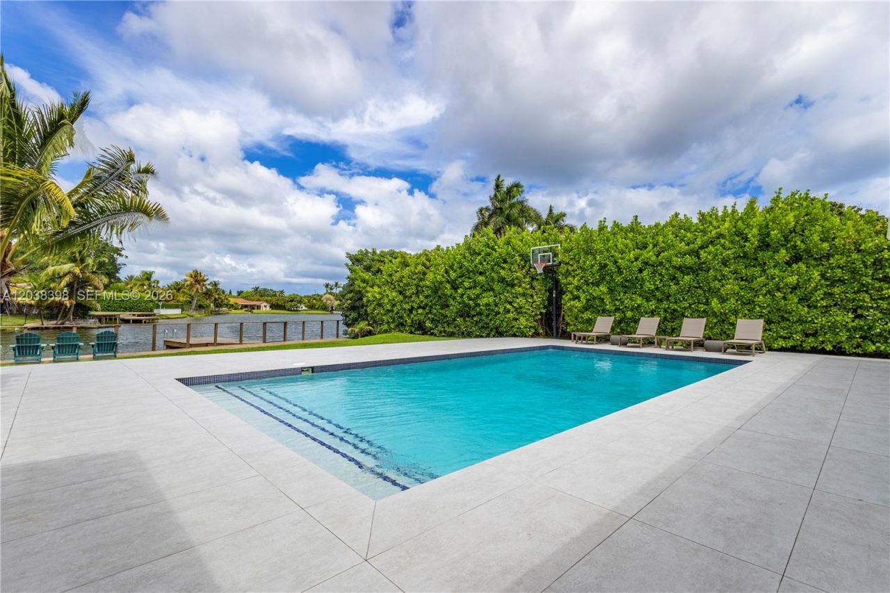 2021 NE 212th St , Miami, FL 33179 Photo